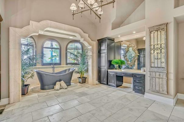 Bathroom, Chandelier, Free Standing Baths, Interior, Recessed Lighting
