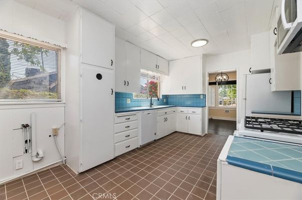 Interior, Kitchen, Recessed Lighting, Tile Countertops