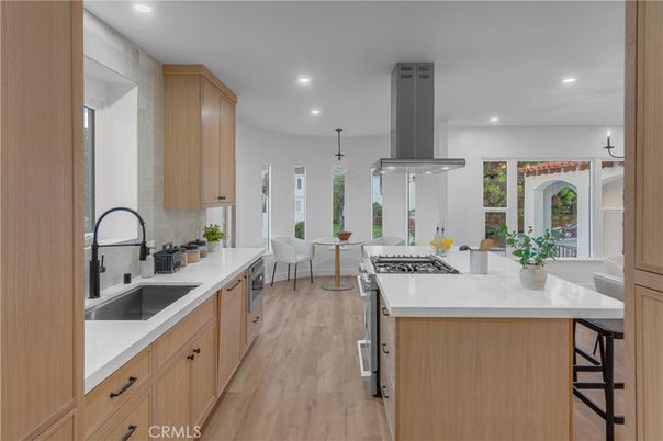 Dining room, Interior, Kitchen, Pendant Lights, Recessed Lighting, Wood Texture Flooring
