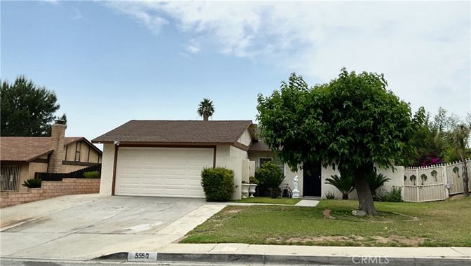 Attached, Exterior, Facade, Ranch