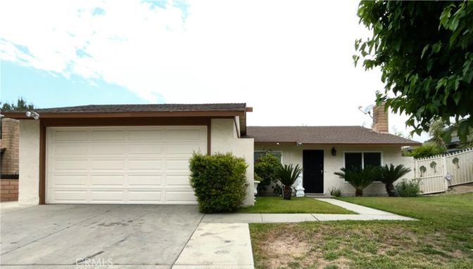 Attached, Exterior, Facade, Ranch