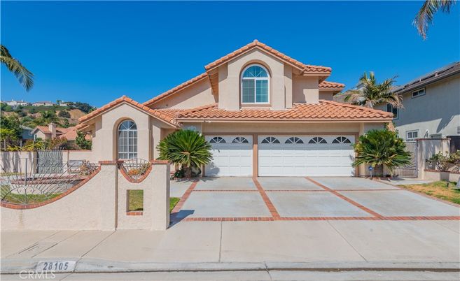 Attached, Exterior, Facade, Mediterranean