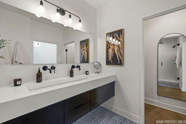 Bathroom, Dual Sink Vanities, Interior