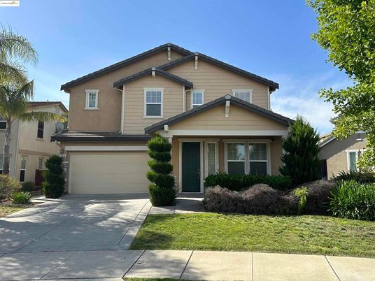 Attached, Exterior, Facade, American Craftsman