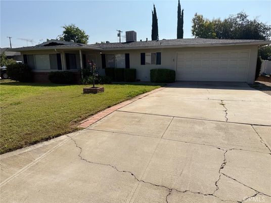 Attached, Exterior, Facade, Ranch