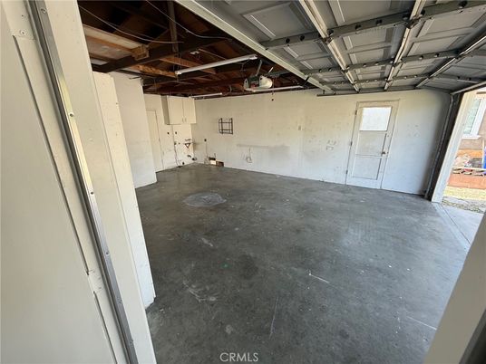 Garage, Interior, Wooden Beams