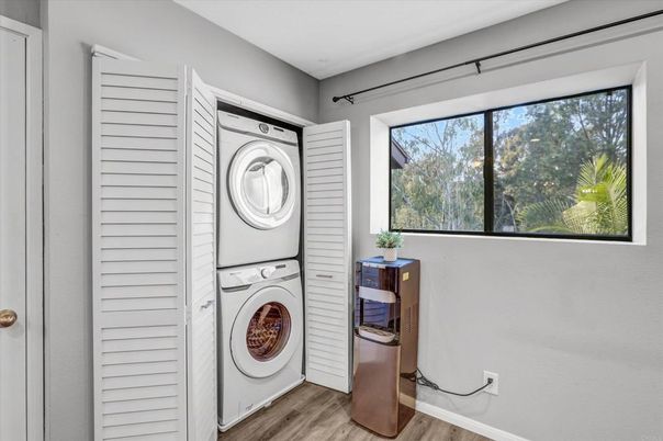 Interior, Utility Closets, Washer, Wood Texture Flooring