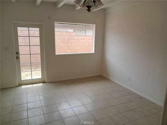 Empty room, Interior
