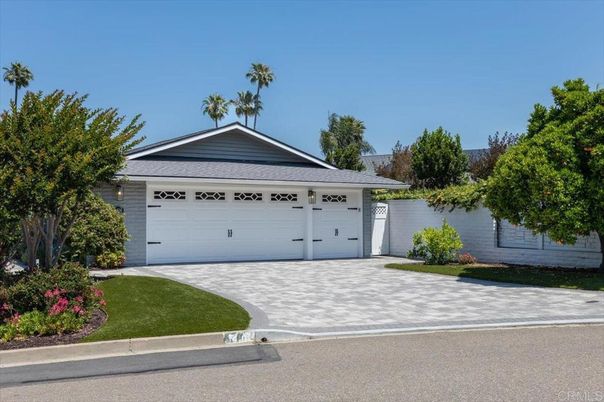 Attached, Exterior, Facade, Ranch