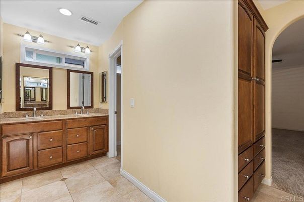 Bathroom, Dual Sink Vanities, Interior, Recessed Lighting
