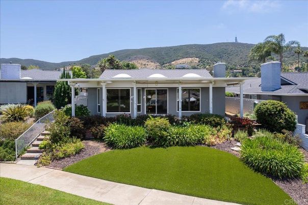 Exterior, Facade, Ranch