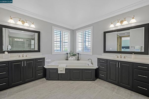Bathroom, Dual Sink Vanities, Interior