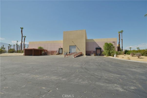 Backyard, Exterior, Facade, Modern