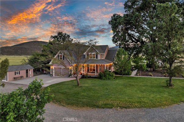 Attached, Backyard, Exterior, Facade, Queen Anne Victorian