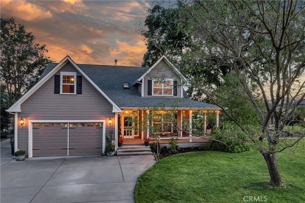 Attached, Exterior, Facade, Ranch