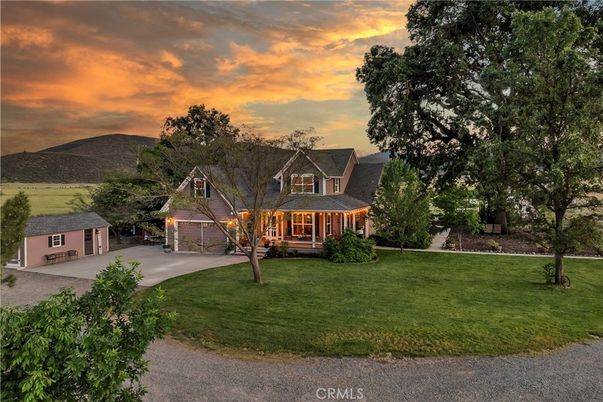Attached, Backyard, Exterior, Facade, Queen Anne Victorian