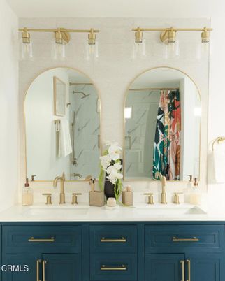 Bathroom, Dual Sink Vanities, Interior