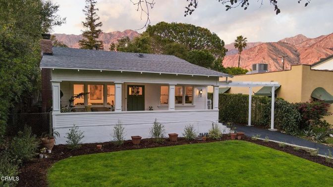 Exterior, Facade, Ranch