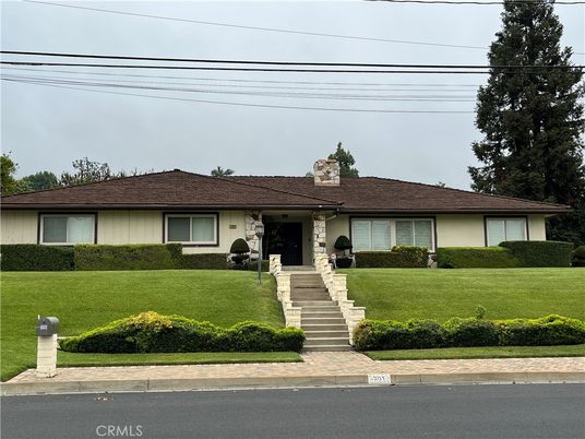 Exterior, Facade, Ranch