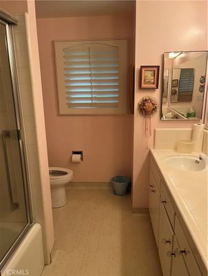 Bathroom, Interior, Tile Countertops