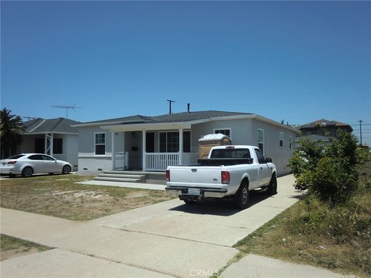 Exterior, Facade, Ranch