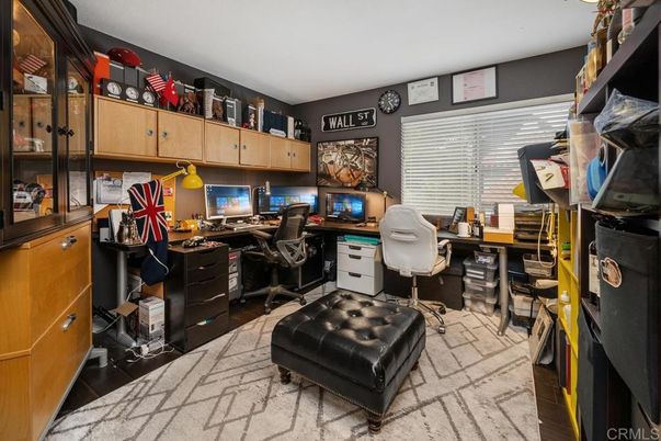 Home Office, Interior
