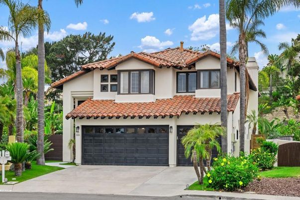Attached, Exterior, Facade, Spanish Mediterranean