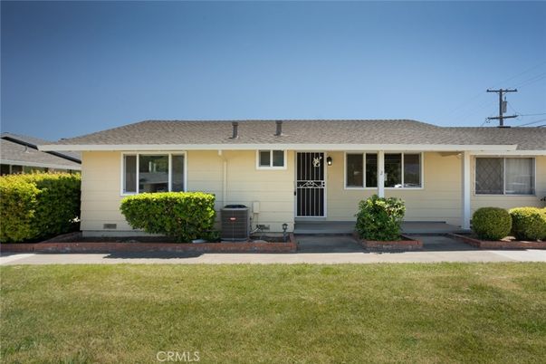 Backyard, Exterior, Facade, Ranch