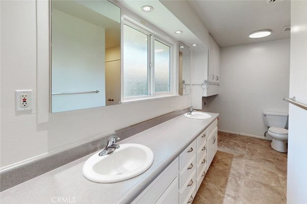 Bathroom, Dual Sink Vanities, Interior, Recessed Lighting