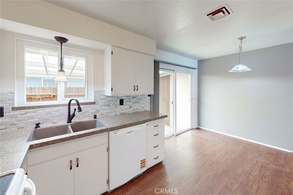 Interior, Kitchen, Pendant Lights, Wood Texture Flooring