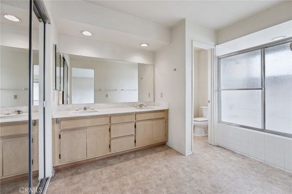 Bathroom, Dual Sink Vanities, Interior, Recessed Lighting