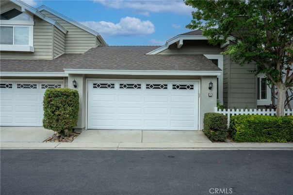 Attached, Exterior, Facade, American Craftsman