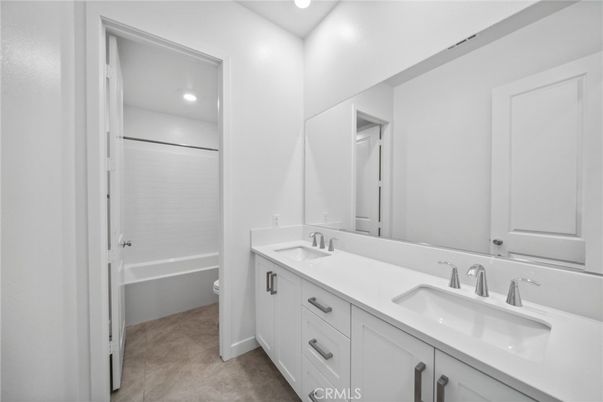 Bathroom, Dual Sink Vanities, Interior, Recessed Lighting
