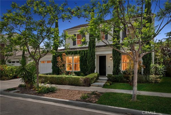 Attached, Exterior, Facade, Mediterranean