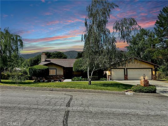 Attached, Exterior, Facade, Ranch