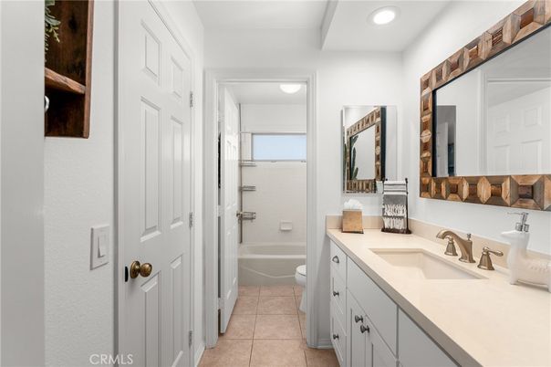 Bathroom, Dual Sink Vanities, Interior, Recessed Lighting