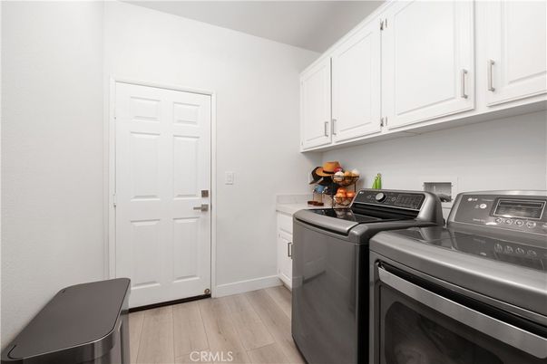 Interior, Washer, Wood Texture Flooring