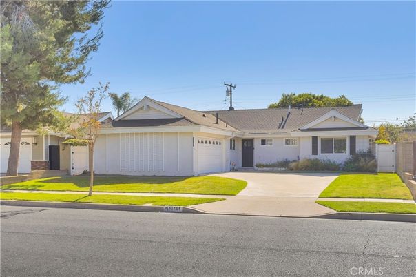 Attached, Exterior, Facade, Ranch