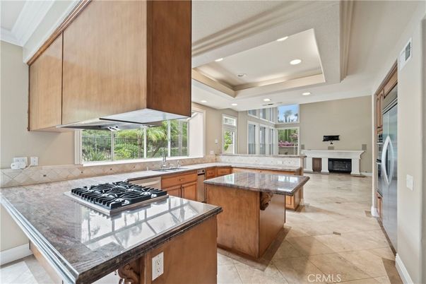 Fireplace, Interior, Kitchen, Recessed Lighting