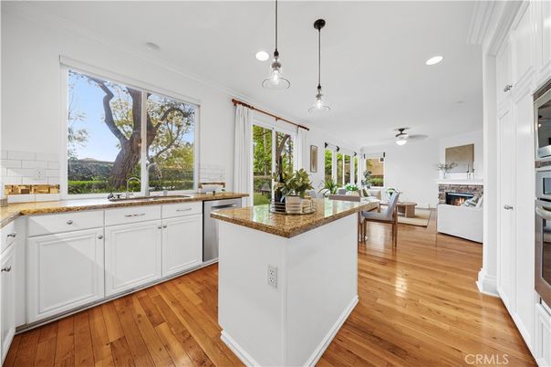 Fireplace, Interior, Kitchen, Pendant Lights, Recessed Lighting, Wood Texture Flooring