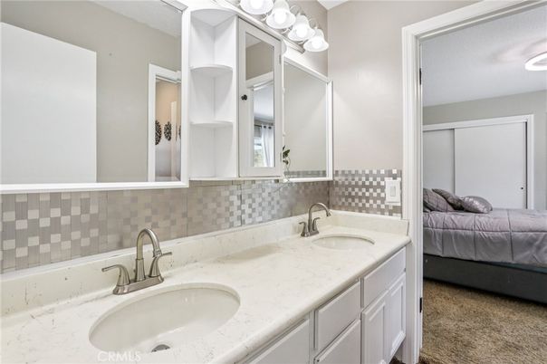 Bathroom, Bedroom, Dual Sink Vanities, Interior