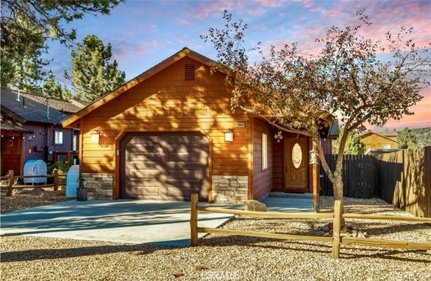 Attached, Exterior, Facade, Log Home