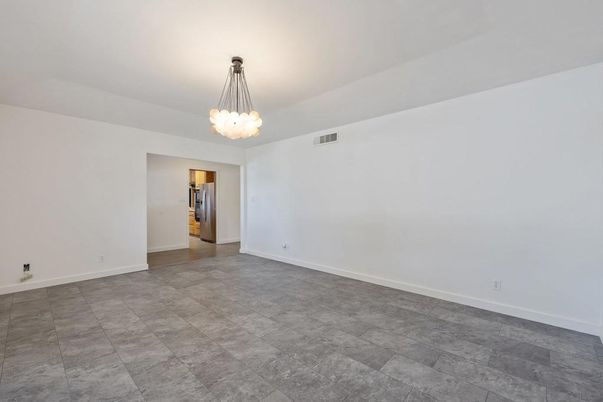 Empty room, Interior, Pendant Lights