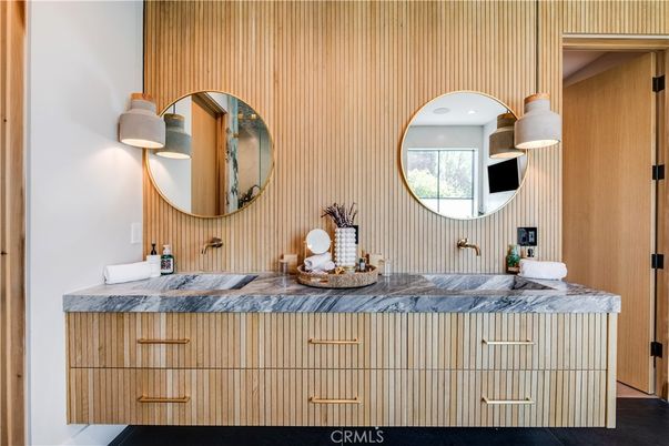 Bathroom, Dual Sink Vanities, Interior, Pendant Lights