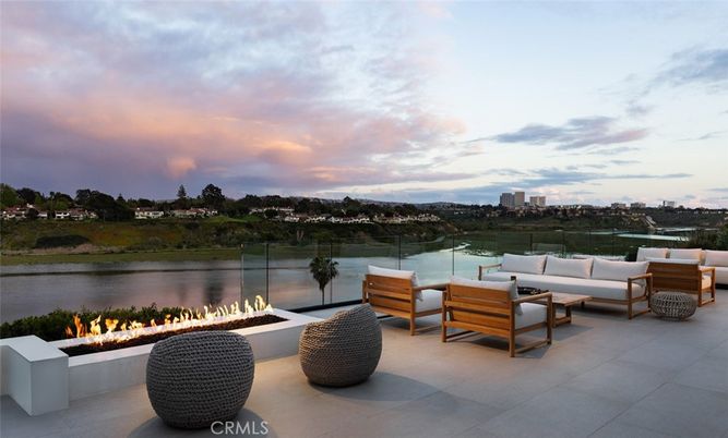 Exterior, Pool, Water