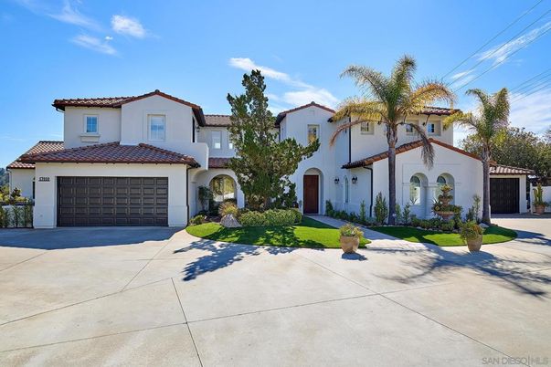 Attached, Exterior, Facade, Spanish Mediterranean