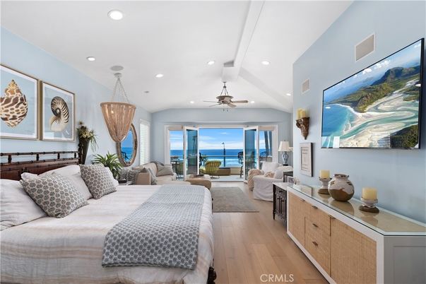 Bedroom, Interior, Living room, Pendant Lights, Recessed Lighting, Water, Wood Texture Flooring