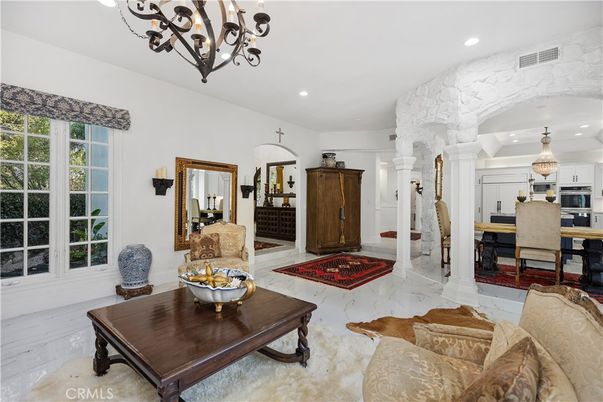 Chandelier, Dining room, Interior, Kitchen, Living room, Marble, Recessed Lighting