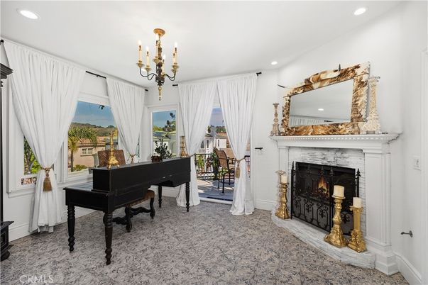 Chandelier, Fireplace, Interior, Recessed Lighting