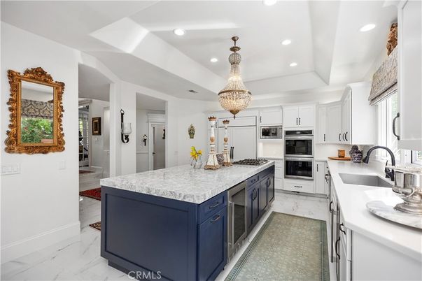 Chandelier, Interior, Kitchen, Marble, Pendant Lights, Recessed Lighting, Stainless Steel Appliances